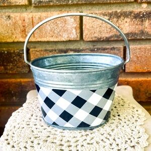 *Black & White Buffalo Check Small Oval Pail